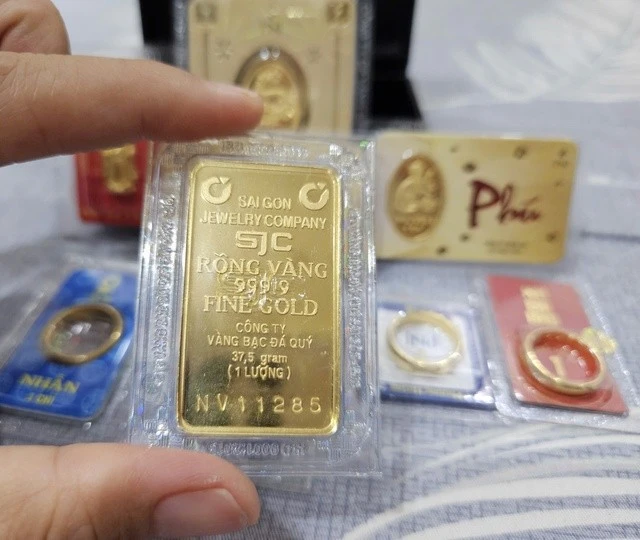 Giá vàng miếng SJC tăng mạnh trở lại.