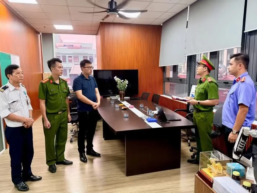 Cơ quan CSĐT Công an tỉnh Phú Thọ công bố Lệnh khám xét khẩn cấp nơi làm việc của Bùi Đắc Ánh Dương, Giám đốc Công ty Cổ phần hệ thống thông tin ATHENA Việt Nam để phục vụ công tác điều tra.