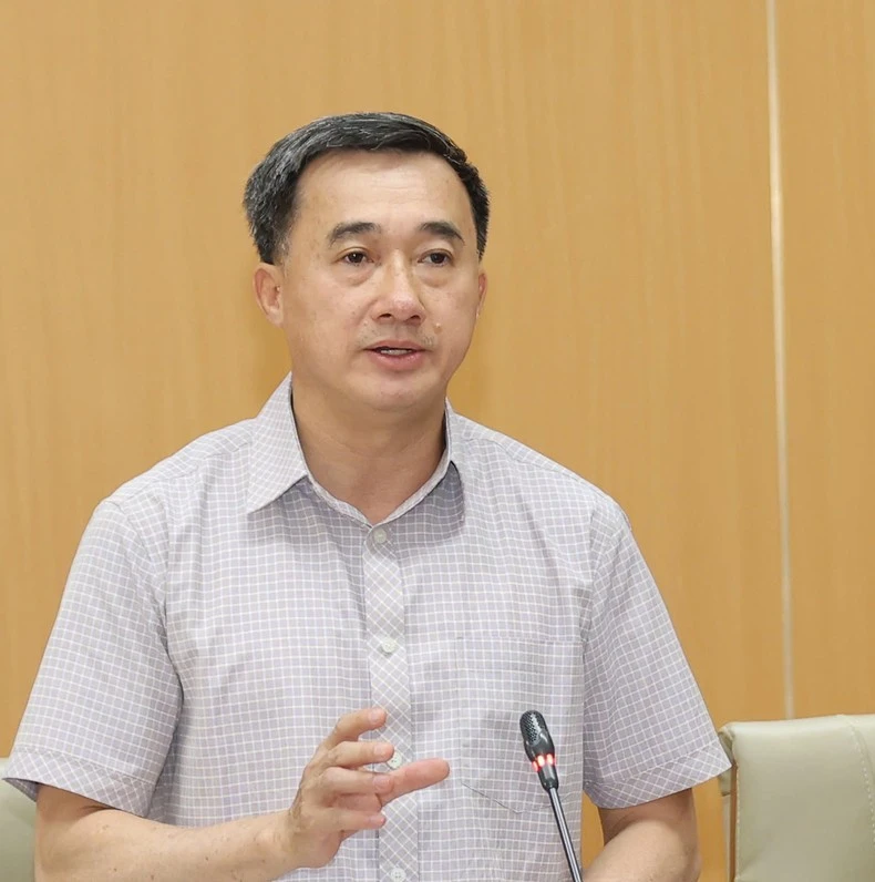 Giáo sư, Tiến sĩ Trần Văn Thuấn, Thứ trưởng Y tế, Chủ tịch Hội đồng Y khoa Quốc gia.