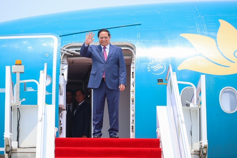 Thủ tướng tới Thiên Tân, bắt đầu chuyến công tác dự Hội nghị WEF và làm việc tại Trung Quốc. Thủ tướng tới Thiên Tân, bắt đầu chuyến công tác dự Hội nghị WEF và làm việc tại Trung Quốc.