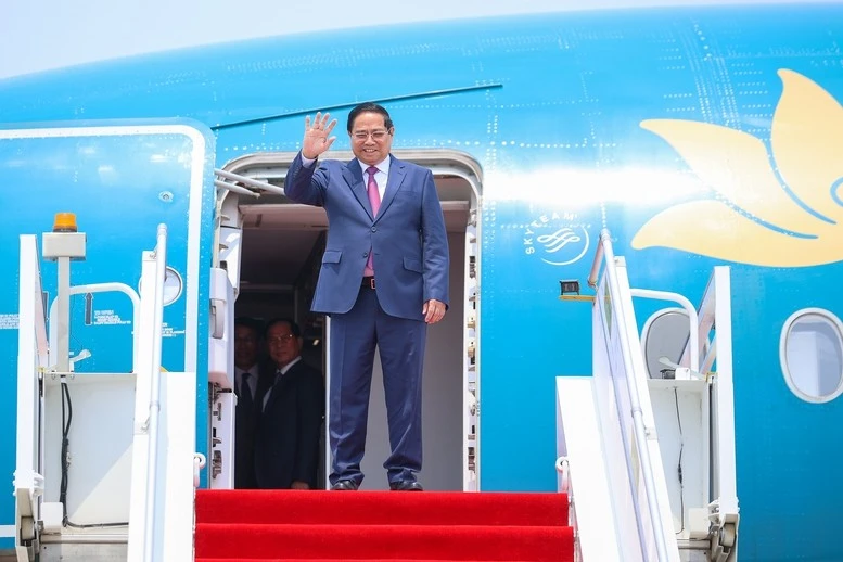 Thủ tướng tới Thiên Tân, bắt đầu chuyến công tác dự Hội nghị WEF và làm việc tại Trung Quốc.