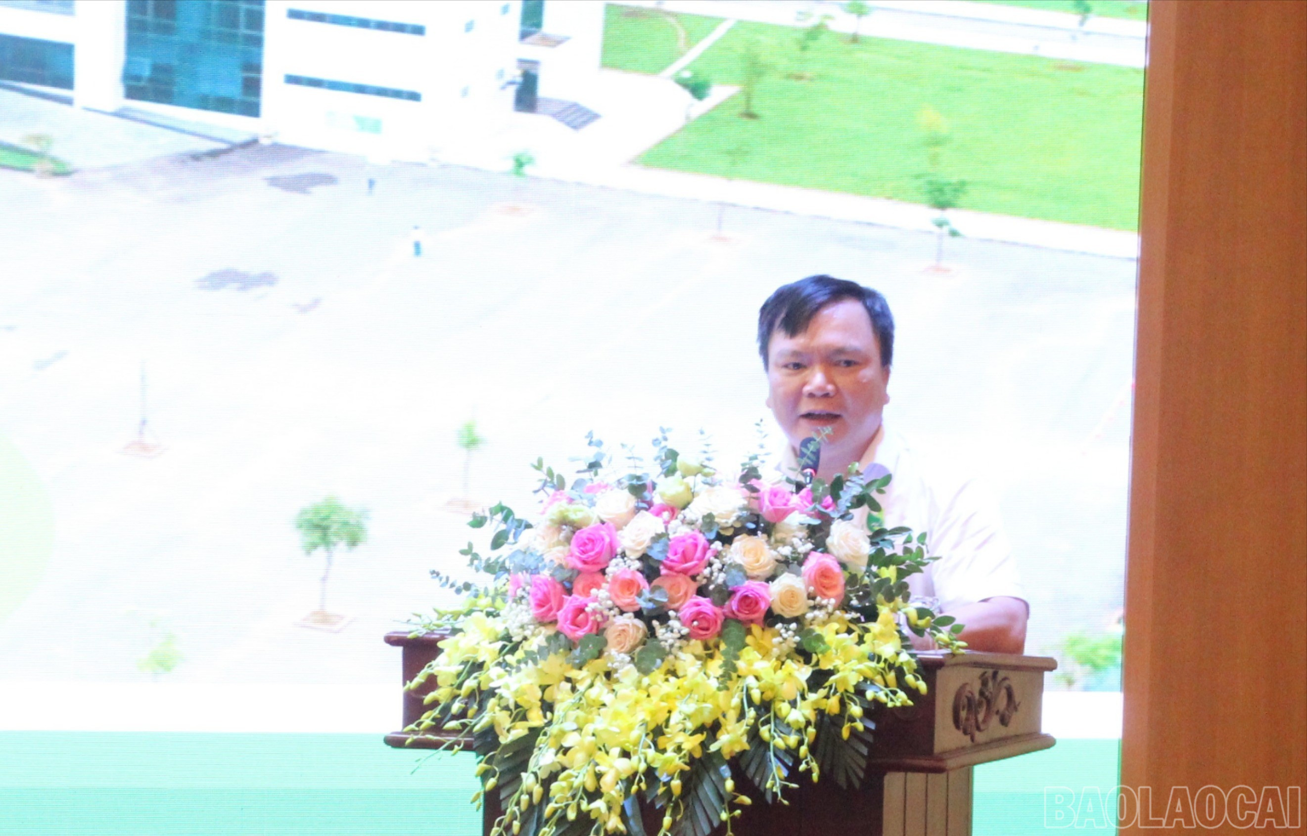 Lãnh đạo Bệnh viện Đa khoa khu vực Mường Khương tham luận về công tác chuyển giao kỹ thuật tại bệnh viện. baolaocai-br_6.jpg