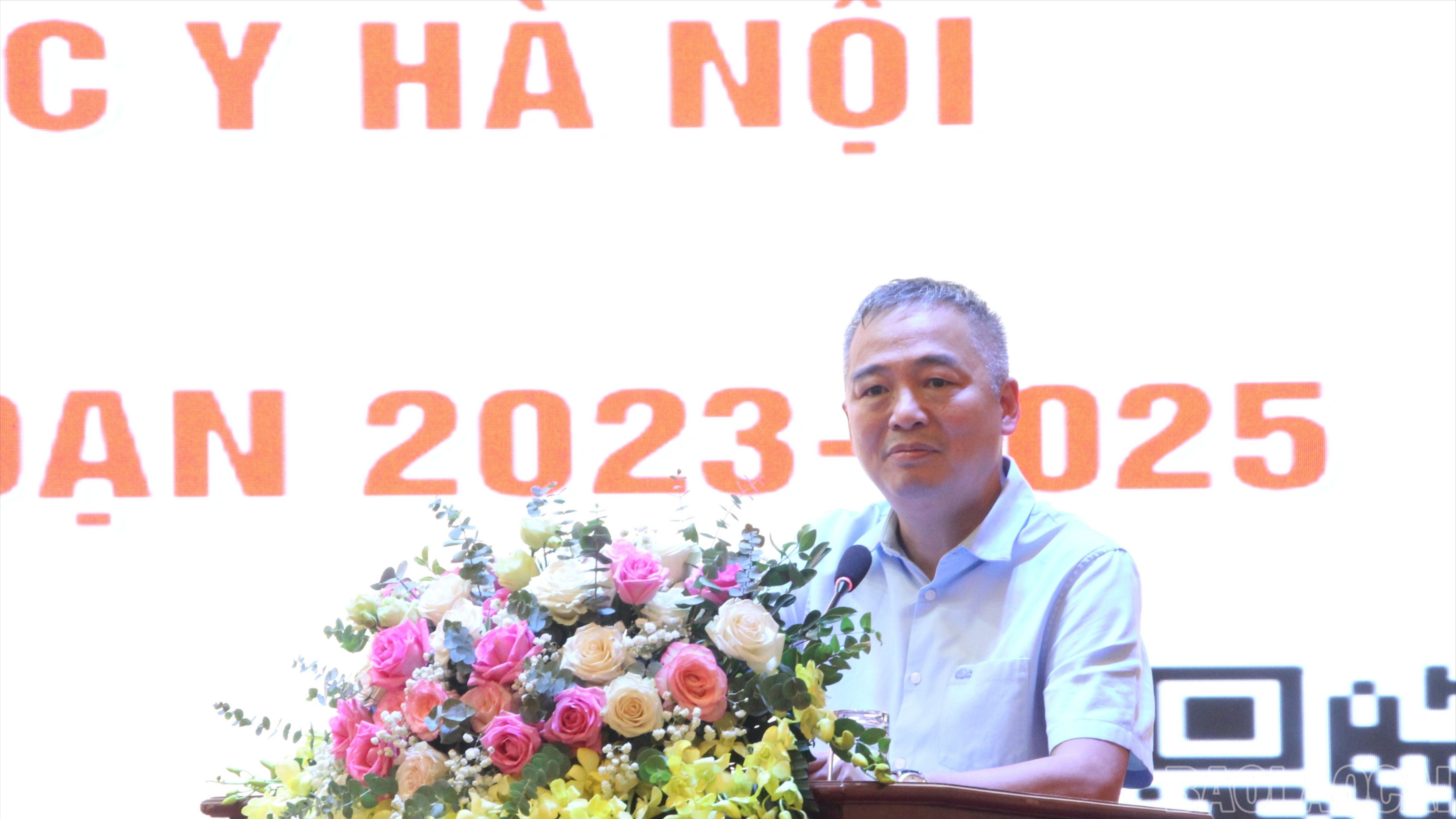 Phó Giáo sư, Tiến sĩ Nguyễn Lân Hiếu phát biểu tại hội nghị. baolaocai-br_img-8208.jpg