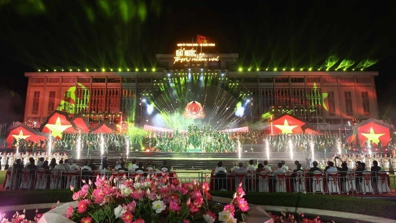 Chương trình nghệ thuật “Đất nước trọn niềm vui”.