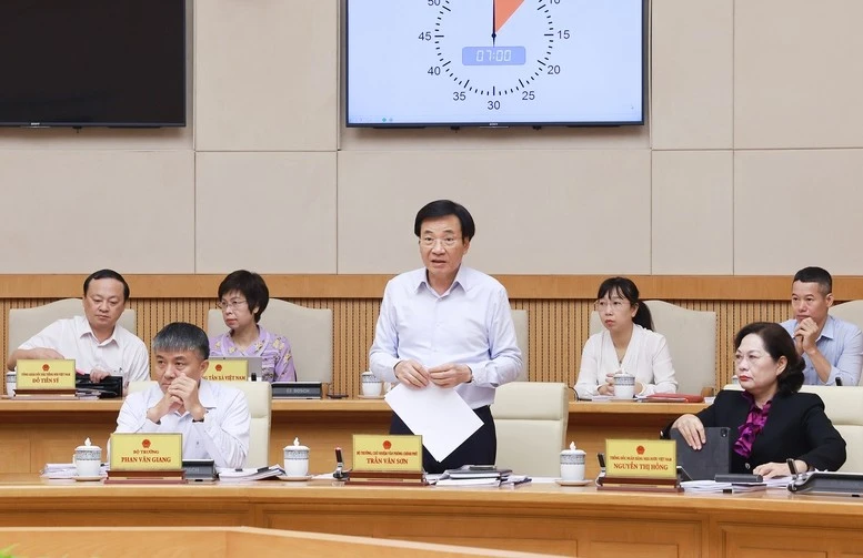 Bộ trưởng, Chủ nhiệm Văn phòng Chính phủ Trần Văn Sơn phát biểu.