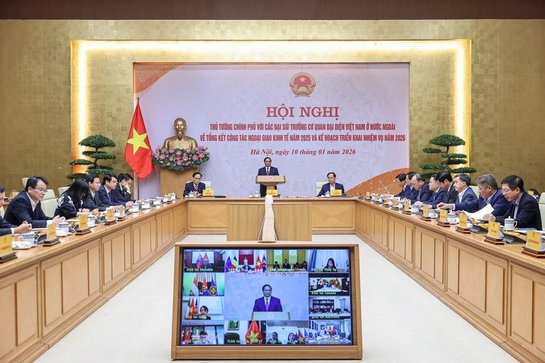 Chủ trì Hội nghị trực tuyến với các Đại sứ, Trưởng Cơ quan đại diện Việt Nam ở nước ngoài về tổng kết công tác ngoại giao kinh tế năm 2025 và triển khai nhiệm vụ năm 2026, tối 10/1, Thủ tướng Chính phủ Phạm Minh Chính đánh giá, ngoại giao kinh tế đạt kết quả quan trọng mang tính "chuyển đổi trạng thái, xoay chuyển tình thế".