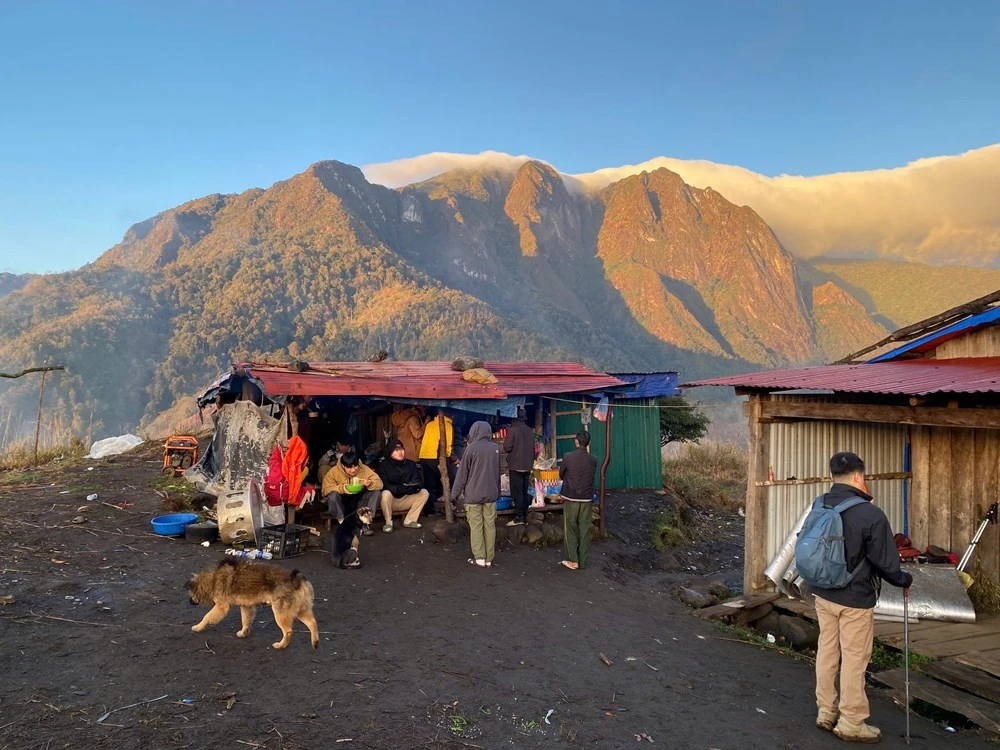 Buổi sáng tại đỉnh núi Muối.