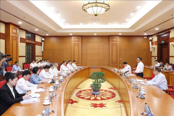 Tổ công tác số 4 của Bộ Chính trị, Ban Bí thư do đồng chí Trần Cẩm Tú, Uỷ viên Bộ Chính trị, Thường trực Ban Bí thư chủ trì, làm việc với Ban Thường vụ Thành ủy Đà Nẵng về công tác chuẩn bị Đại hội đại biểu Đảng bộ thành phố Đà Nẵng lần thứ XXIII, nhiệm kỳ 2025 - 2030, ngày 19/8. Tổ công tác số 4 của Bộ Chính trị, Ban Bí thư do đồng chí Trần Cẩm Tú, Uỷ viên Bộ Chính trị, Thường trực Ban Bí thư chủ trì, làm việc với Ban Thường vụ Thành ủy Đà Nẵng về công tác chuẩn bị Đại hội đại biểu Đảng bộ thành phố Đà Nẵng lần thứ XXIII, nhiệm kỳ 2025 - 2030, ngày 19/8.
