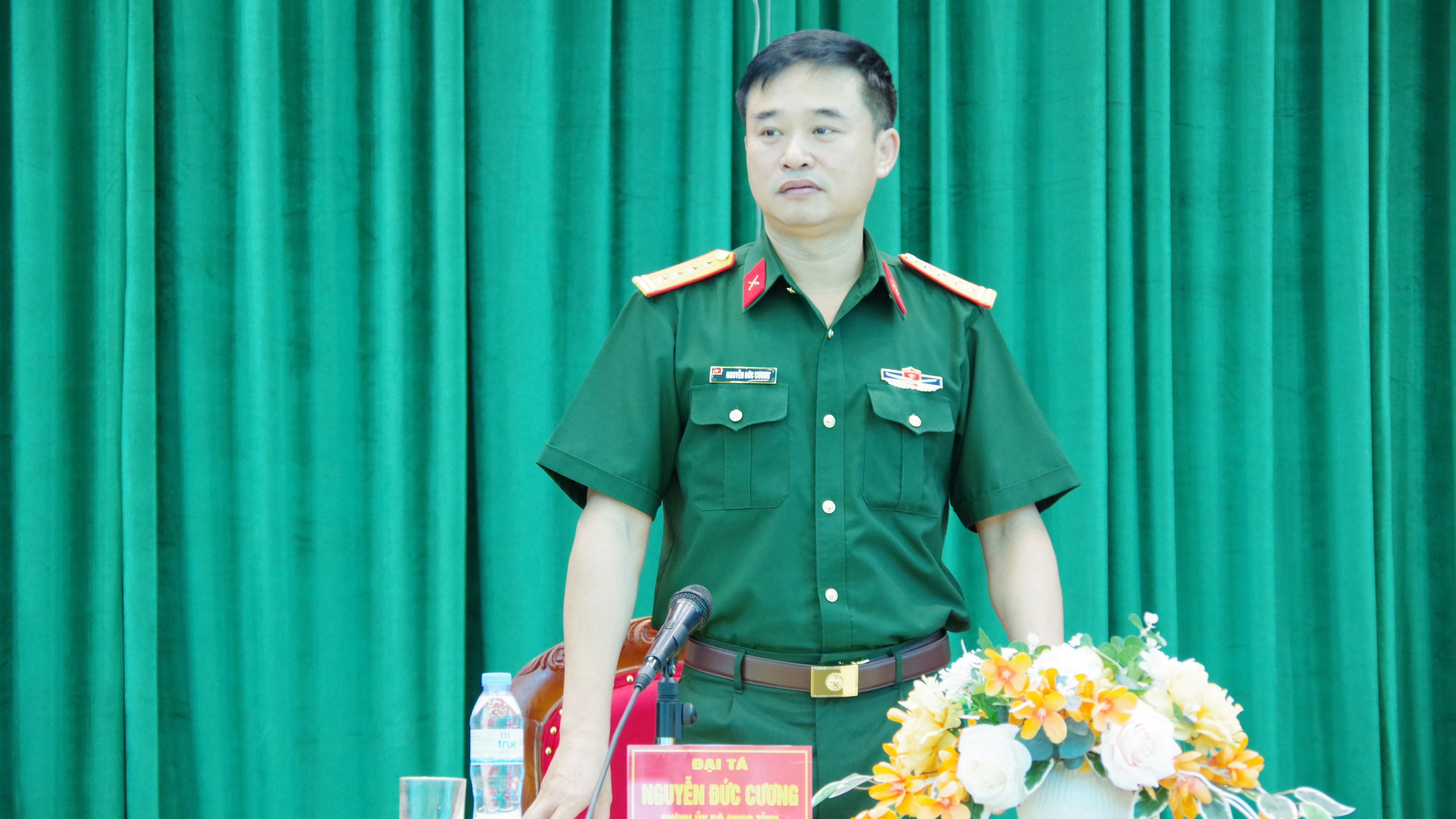 Đại tá Nguyễn Đức Cương đối thoại với cán bộ, chiến sĩ Trung đoàn 121. a2-3.jpg