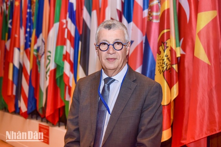 Ông Antonio De Sousa Abreu, Giám đốc bộ phận Khoa học Sinh thái và trái đất UNESCO, cho biết đây là một cơ hội tốt để mở ra các cơ hội phát triển mới cho giới trẻ hướng tới cộng đồng. Ông Antonio De Sousa Abreu, Giám đốc bộ phận Khoa học Sinh thái và trái đất UNESCO, cho biết đây là một cơ hội tốt để mở ra các cơ hội phát triển mới cho giới trẻ hướng tới cộng đồng.