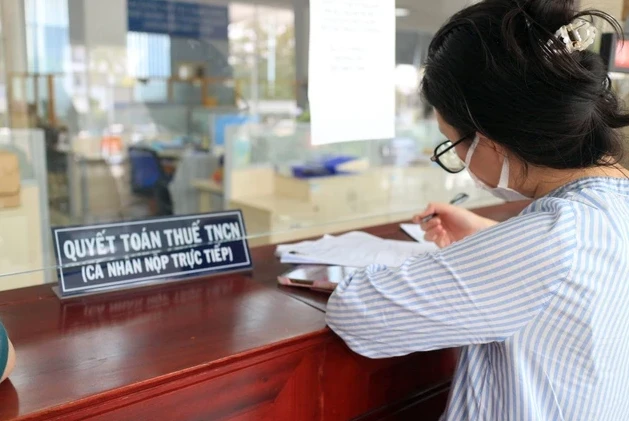 Những quy định hiện hành về thuế thuế thu nhập cá nhân đang khiến nhiều người băn khoăn, nhất là khi mức lương cơ sở vừa mới tăng 30% từ ngày 1-7.