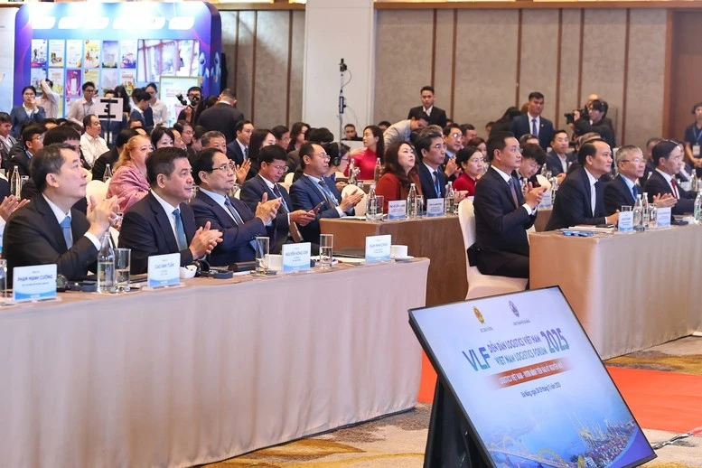 Thủ tướng Chính phủ Phạm Minh Chính và các đại biểu dự Diễn đàn Logistics Việt Nam 2025.