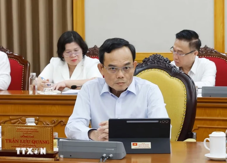 Đồng chí Trần Lưu Quang, Ủy viên Bộ Chính trị, Bí thư Thành ủy Thành phố Hồ Chí Minh tại phiên họp.