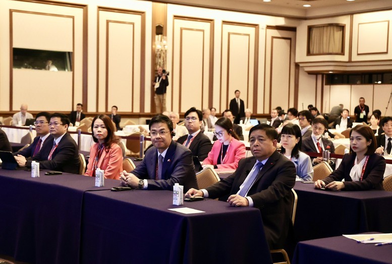 Hội nghị Tương lai châu Á là một trong những diễn đàn toàn cầu quan trọng nhất ở châu Á, quy tụ các nhà lãnh đạo chính trị trao đổi quan điểm một cách thẳng thắn về các vấn đề khu vực và vai trò của châu Á. Hội nghị Tương lai châu Á là một trong những diễn đàn toàn cầu quan trọng nhất ở châu Á, quy tụ các nhà lãnh đạo chính trị trao đổi quan điểm một cách thẳng thắn về các vấn đề khu vực và vai trò của châu Á.