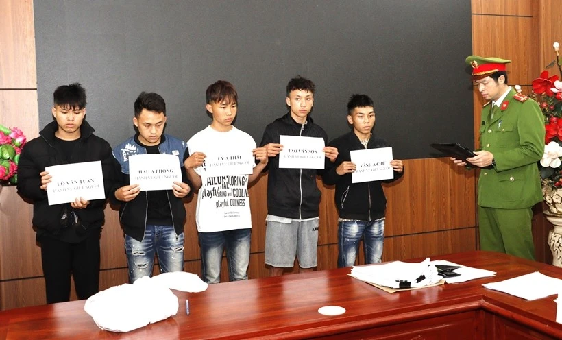 Cơ quan CSĐT Công an tỉnh Lai Châu công bố Lệnh giữ người trong trường hợp khẩn cấp đối với 5 đối tượng.