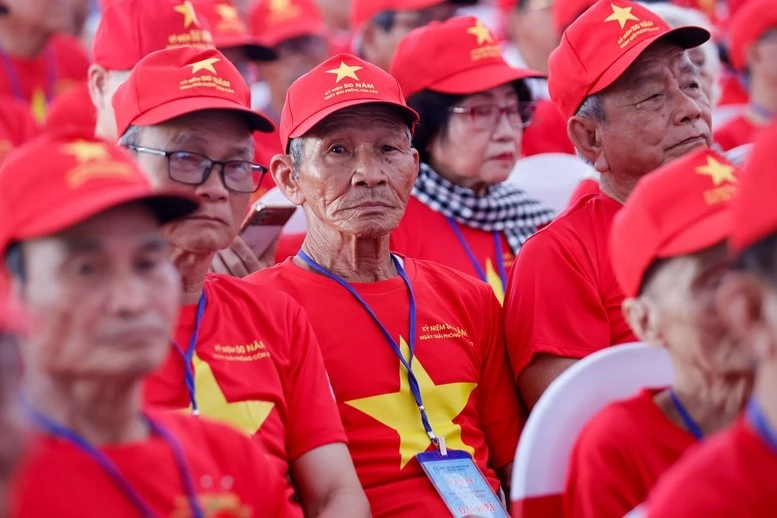 Các chiến sĩ cách mạng, cựu tù chính trị bị địch bắt tù đày tham dự buổi gặp mặt, tri ân.