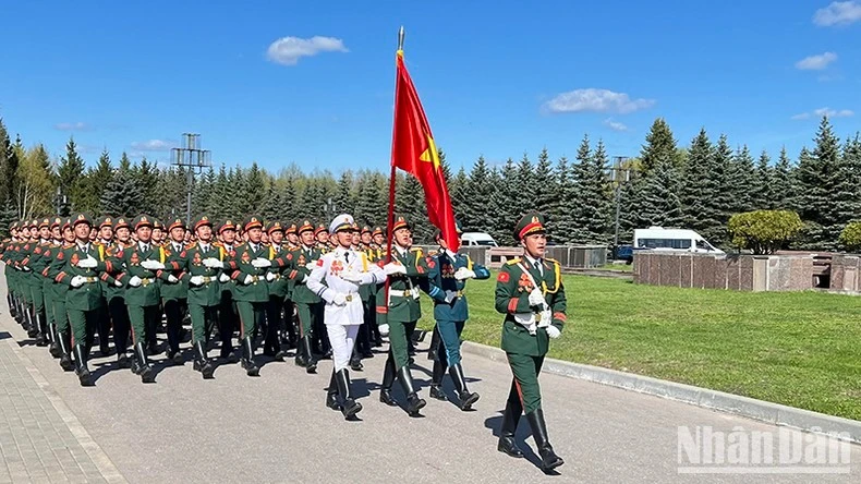 Quân nhân Việt Nam hăng say luyện tập cho lễ duyệt binh tại Quảng trường Đỏ.