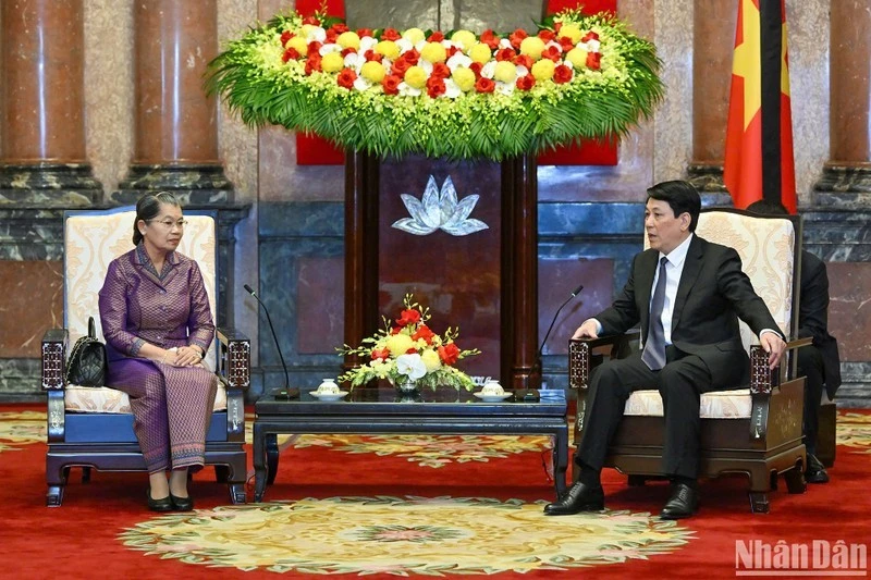 Chủ tịch nước Lương Cường tiếp Phó Chủ tịch Đảng Nhân dân Campuchia Men Sam On.