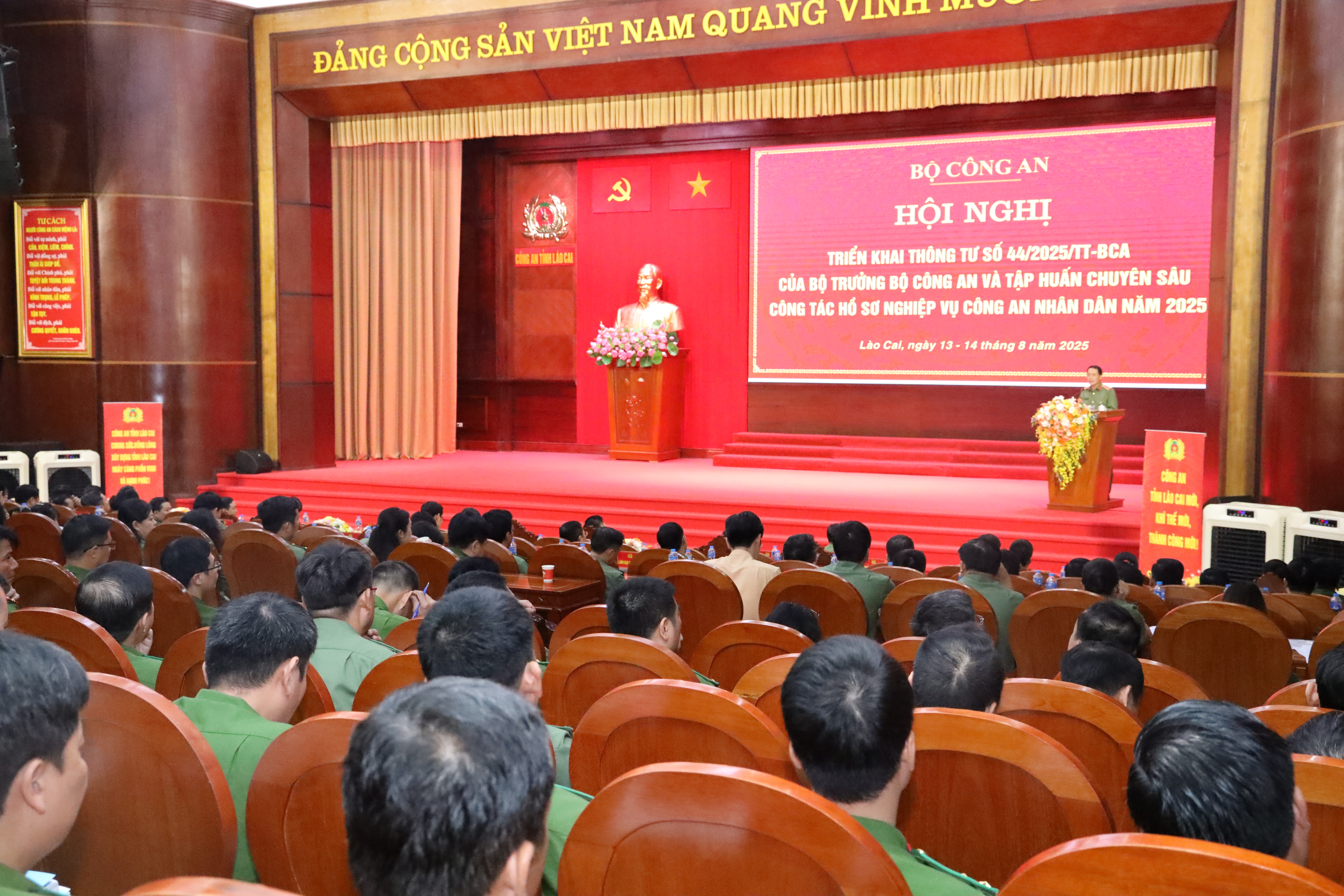 Quang cảnh hội nghị. 1-4829.jpg