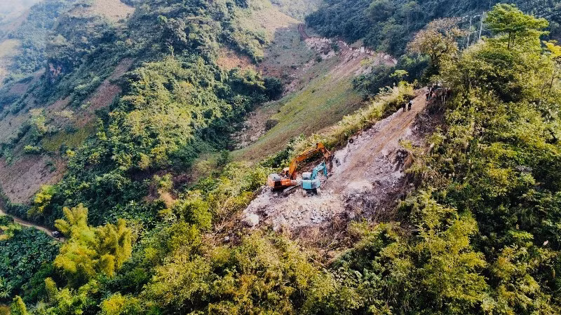 Dự án Đường dây 220kV Than Uyên-Lào Cai hiện đã hoàn thành được 50% kế hoạch.