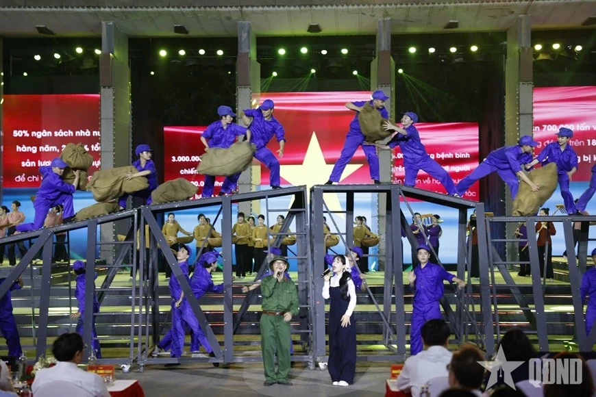 Các tiết mục văn nghệ tại điểm cầu Hà Nội.