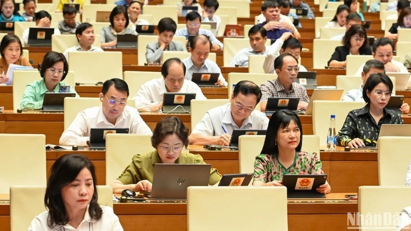 Các đại biểu Quốc hội dự phiên họp ở hội trường ngày 10/5.