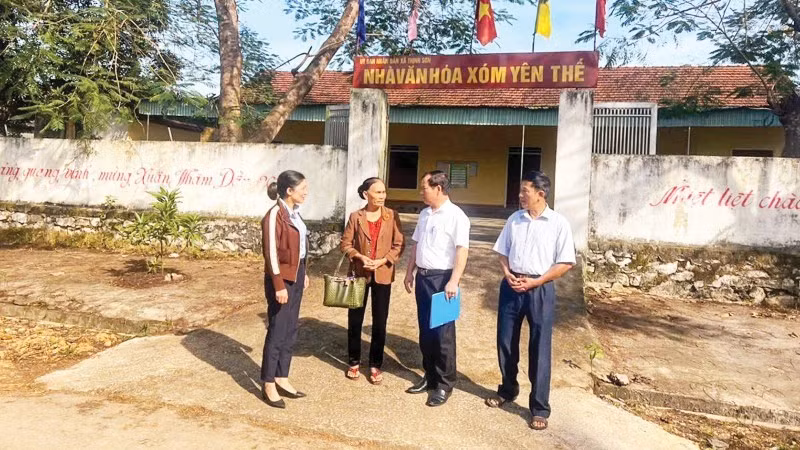 Các thành viên Tổ hòa giải tại xã Đô Lương, tỉnh Nghệ An.