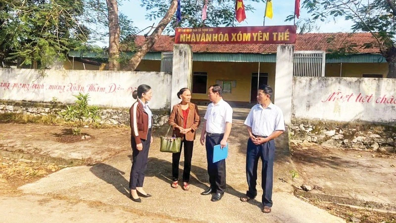 Các thành viên Tổ hòa giải tại xã Đô Lương, tỉnh Nghệ An.