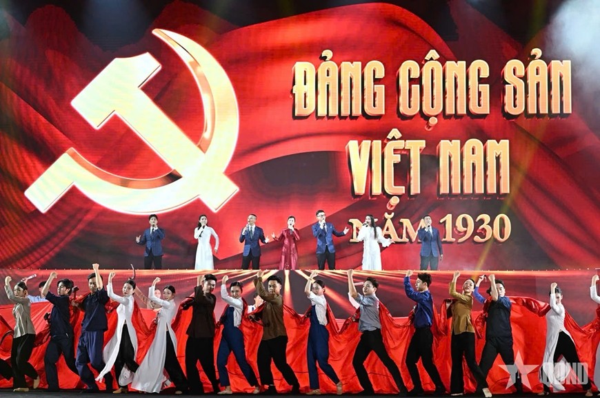 Chương trình biểu diễn nghệ thuật đặc biệt chào mừng kỷ niệm 100 năm Ngày Báo chí Cách mạng Việt Nam (1925 - 2025), nhìn lại hành trình đầy tự hào của báo chí cách mạng, với cả thế kỷ đồng hành cùng dân tộc. Chương trình biểu diễn nghệ thuật đặc biệt chào mừng kỷ niệm 100 năm Ngày Báo chí Cách mạng Việt Nam (1925 - 2025), nhìn lại hành trình đầy tự hào của báo chí cách mạng, với cả thế kỷ đồng hành cùng dân tộc.