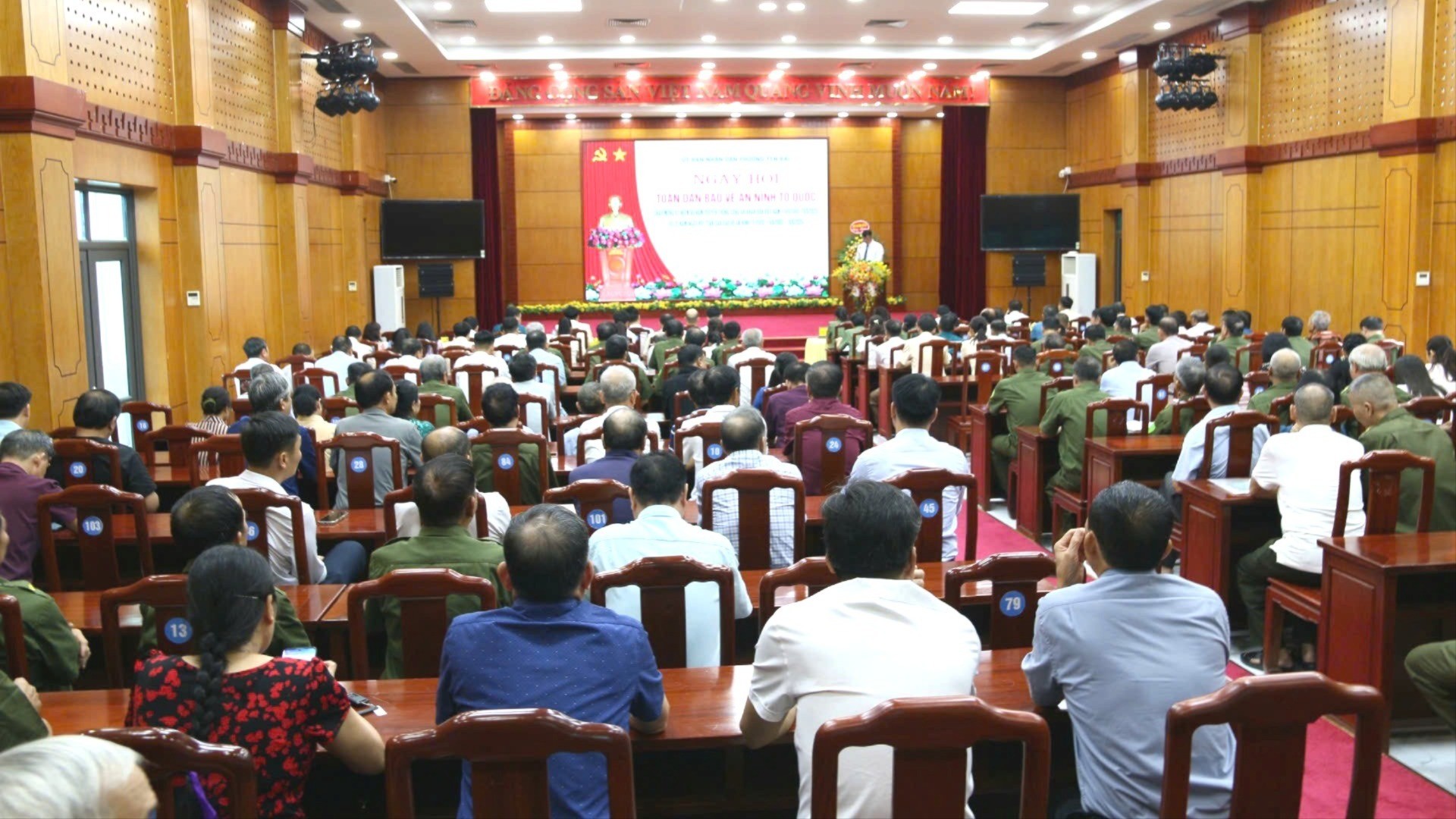Quang cảnh ngày hội. z6839409782579-c7a9d7ea1b75e387f8a25a5d1aac44f9-3820.jpg