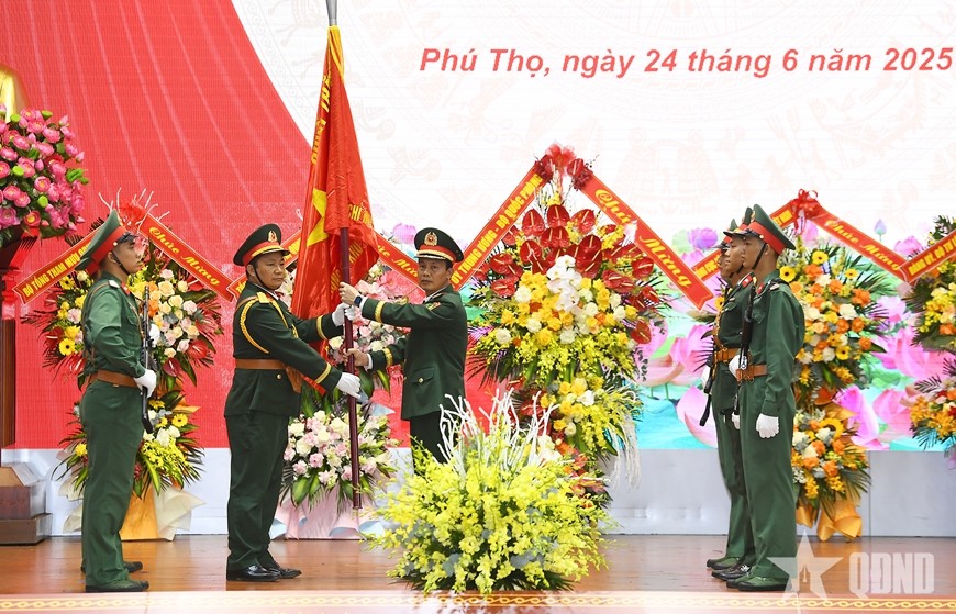 Lãnh đạo Quân khu 2 trao Quân kỳ Quyết thắng tặng Ban chỉ huy PTKV trực thuộc Bộ CHQS tỉnh. Lãnh đạo Quân khu 2 trao Quân kỳ Quyết thắng tặng Ban chỉ huy PTKV trực thuộc Bộ CHQS tỉnh.