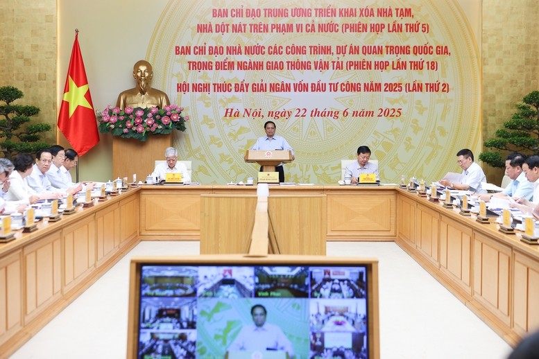 Thủ tướng chủ trì hội nghị '3 trong 1' về nhiều nội dung quan trọng. Thủ tướng chủ trì hội nghị '3 trong 1' về nhiều nội dung quan trọng.