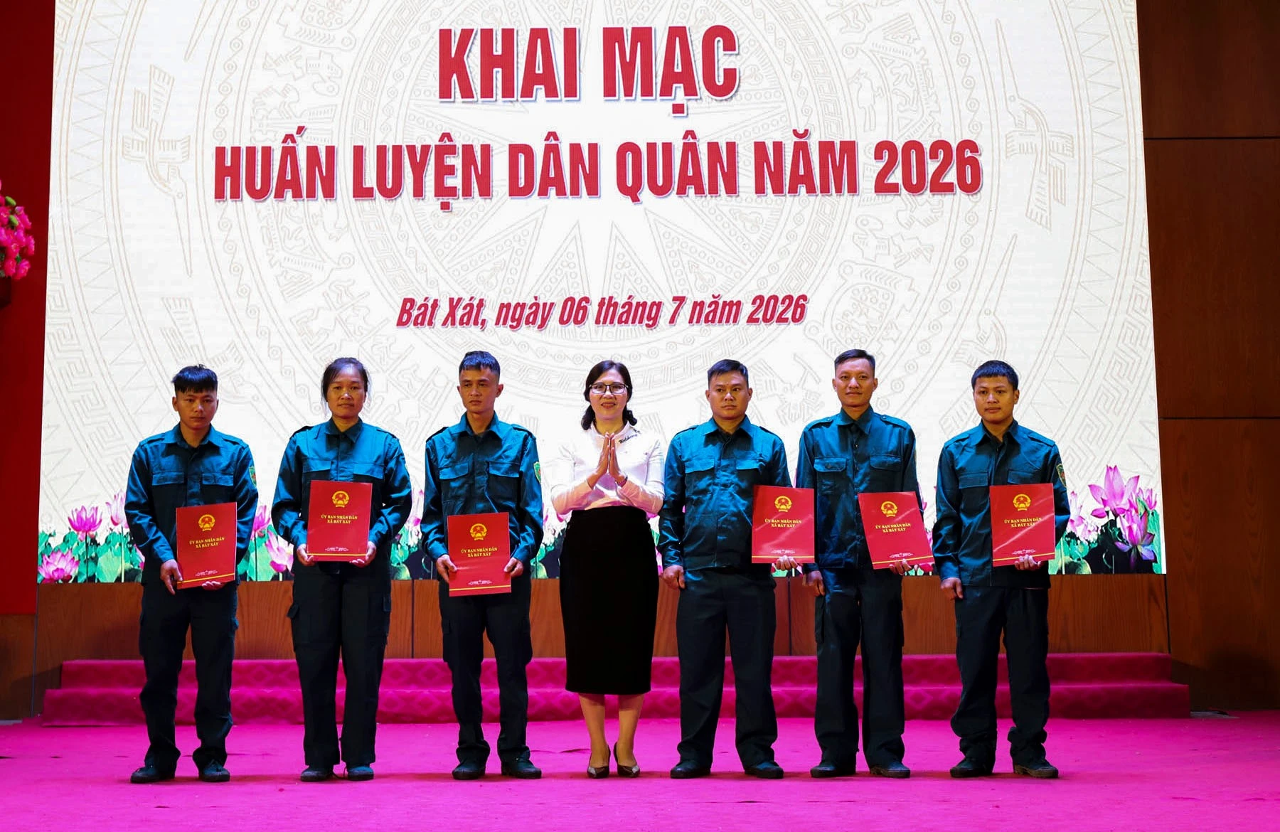 trao-quyet-dinh-hoan-thanh-nghia-vu-dan-quan-cho-cac-chien-si.jpg