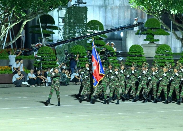 Khối đại diện Quân đội Hoàng gia Campuchia tham gia Tổng hợp luyện lần thứ 2 tại Quảng trường Ba Đình.