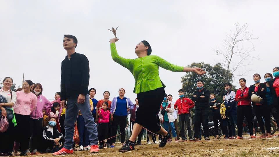 Đến với lễ hội đền Nghĩa Đô, du khách có cơ hội được trải nghiệm các hoạt động văn hóa, thể thao hấp dẫn. z6941430552985-b4e934d5a9b81980b782dd8ff251302a.jpg