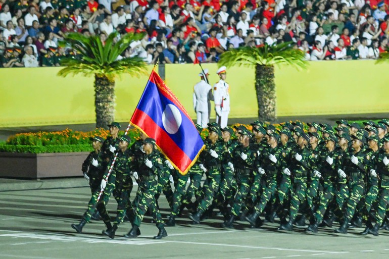 Khối đại diện Quân đội nhân dân Lào tham gia Tổng hợp luyện lần thứ 2 tại Quảng trường Ba Đình. Khối đại diện Quân đội nhân dân Lào tham gia Tổng hợp luyện lần thứ 2 tại Quảng trường Ba Đình.