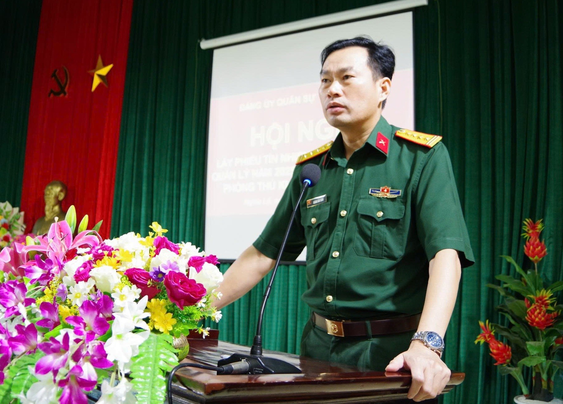 Đại tá Hoàng Văn Toàn - Phó Chính ủy Bộ CHQS tỉnh phát biểu tại hội nghị. img-20251014-222048.jpg