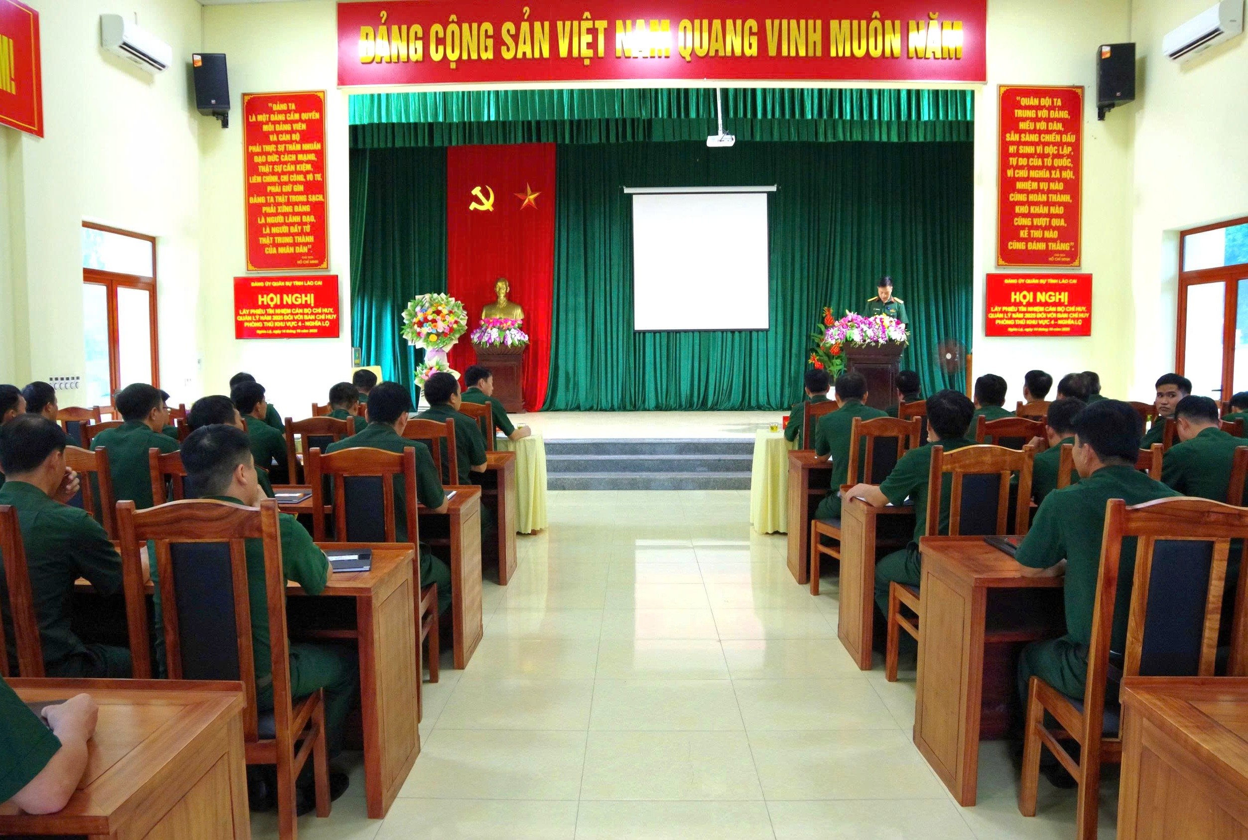 Quang cảnh hội nghị. img-20251014-222056.jpg