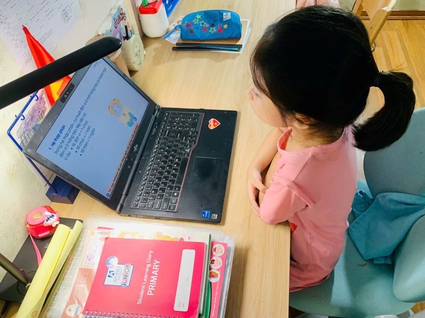 Trẻ em cần được bảo vệ trên không gian mạng. Ảnh: KHÁNH AN