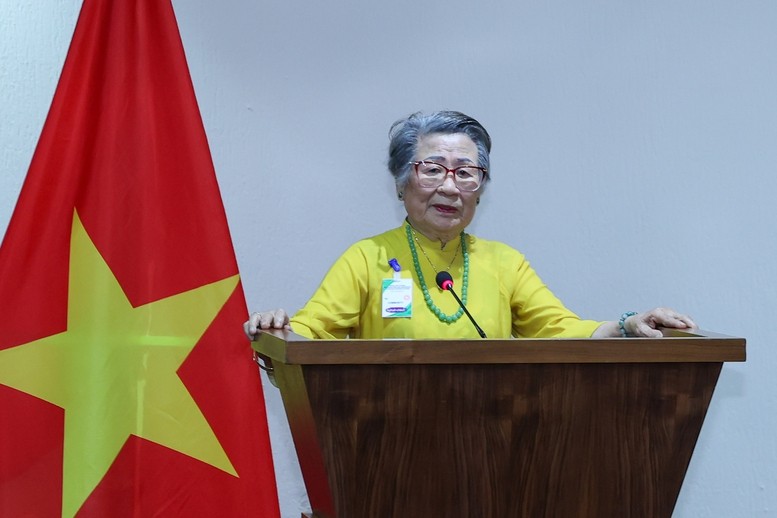 Đại diện kiều bào phát biểu tại cuộc gặp.