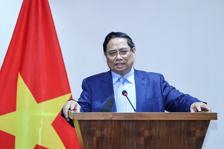 Thủ tướng Chính phủ Phạm Minh Chính thông tin tới bà con về tình hình trong nước, đặc biệt là những thành tựu đạt được kể từ khi Đổi mới.