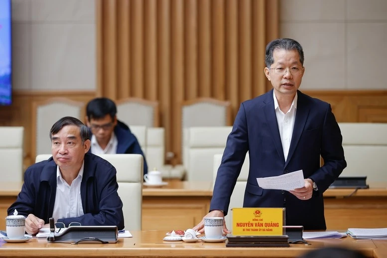 Bí thư Thành ủy Đà Nẵng Nguyễn Văn Quảng phát biểu tại phiên họp.