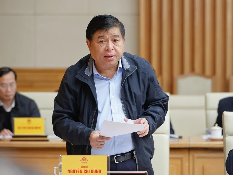 Bộ trưởng Bộ Kế hoạch và Đầu tư Nguyễn Chí Dũng phát biểu tại phiên họp.