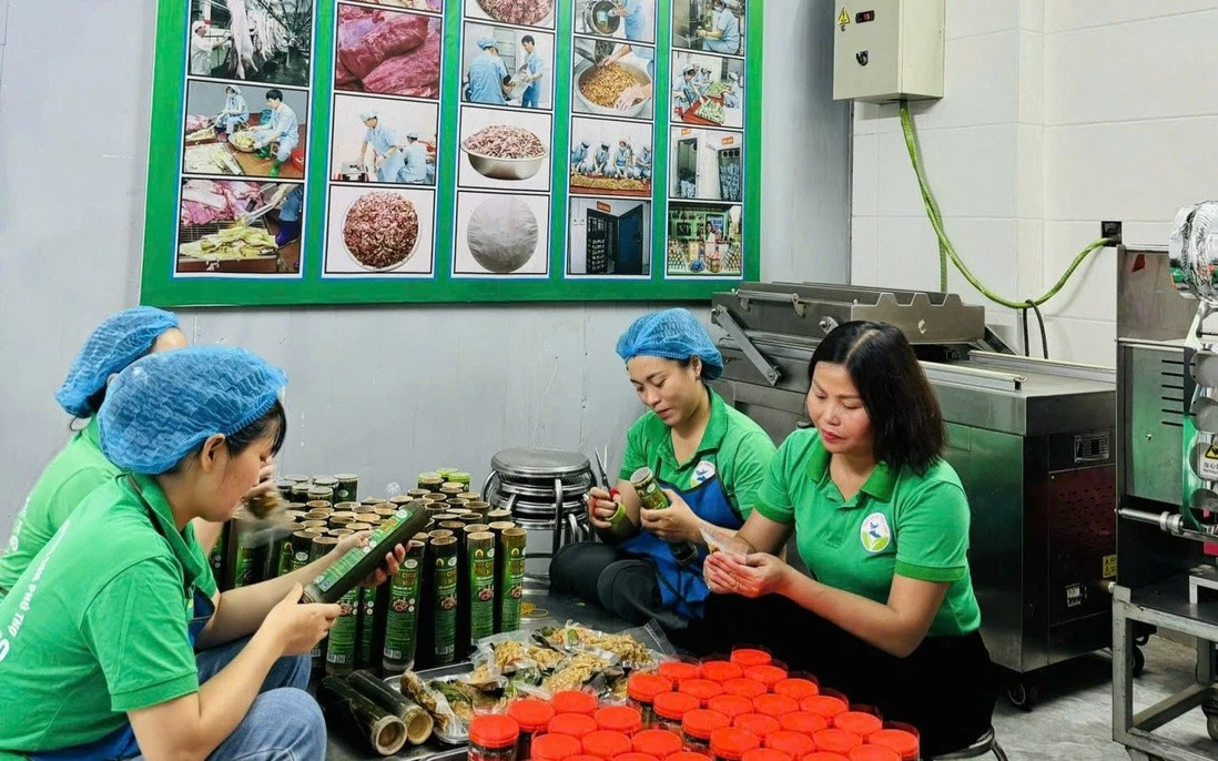 Quy trình sản xuất thịt chua của HTX thịt chua Thanh Sơn, Phú Thọ, được giữ theo phương pháp truyền thống của người dân tộc Mường.