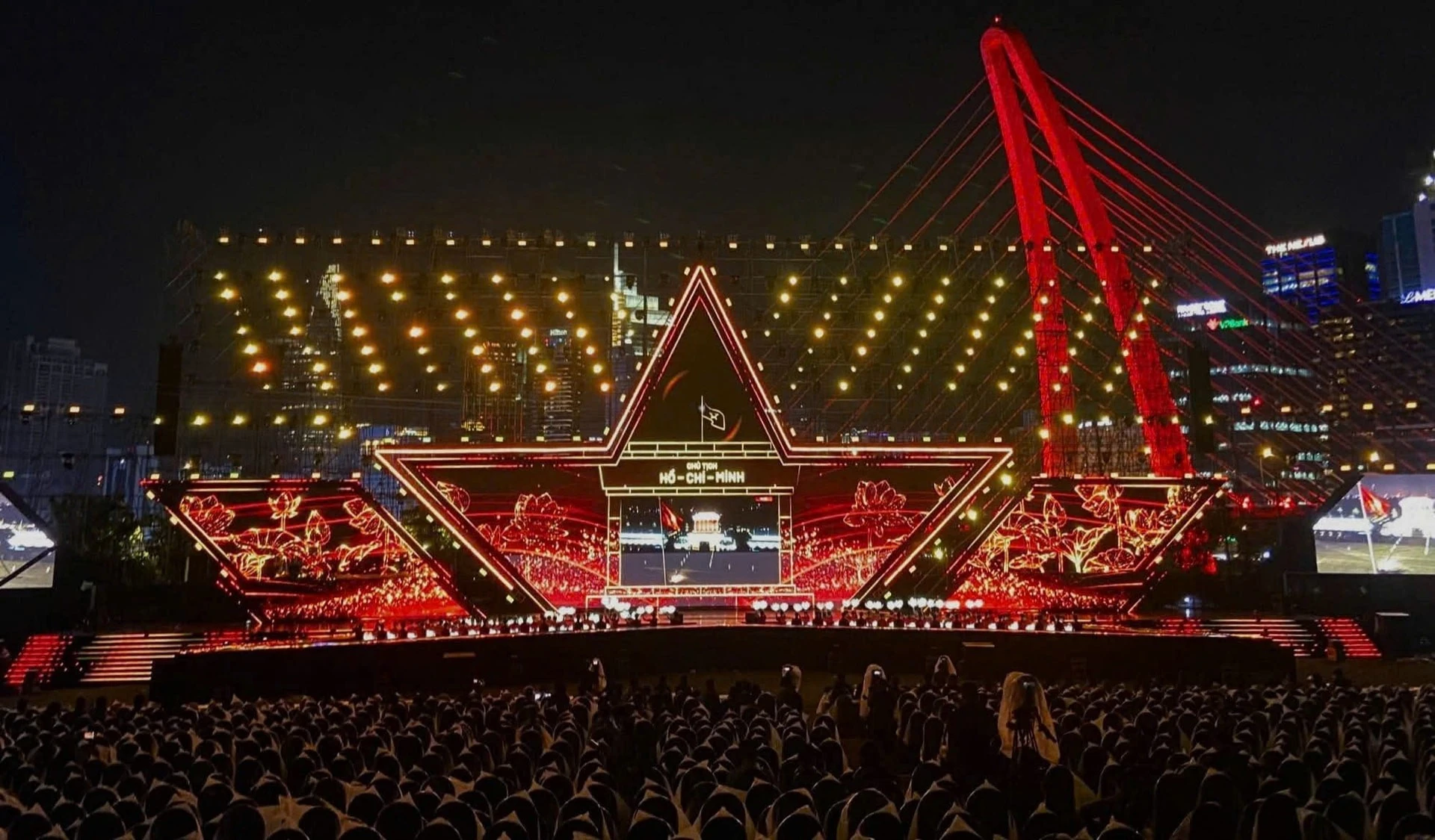 Sân khấu tại điểm cầu Công viên Sáng tạo, TP Hồ Chí Minh.