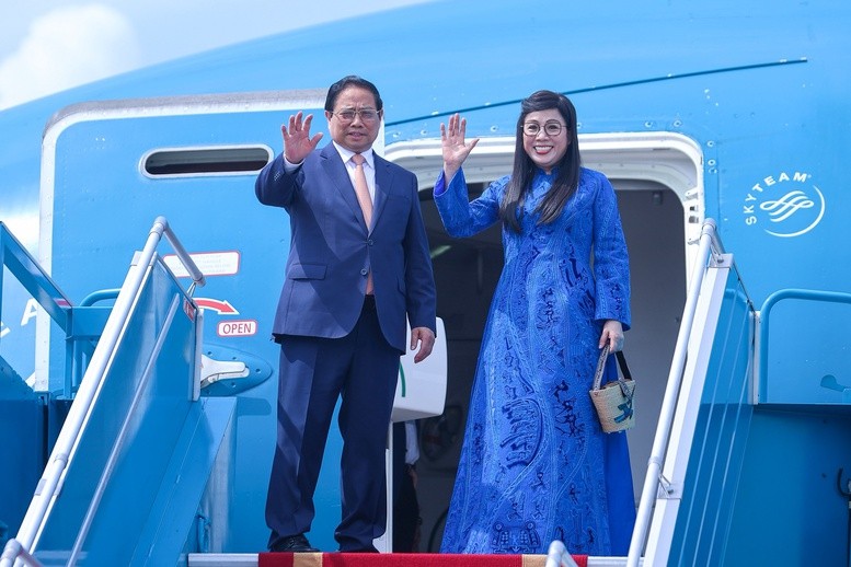 Thủ tướng Phạm Minh Chính và Phu nhân Lê Thị Bích Trân rời Hà Nội, lên đường tham dự Hội nghị Thượng đỉnh BRICS mở rộng năm 2025 và hoạt động song phương tại Brazil. Thủ tướng Phạm Minh Chính và Phu nhân Lê Thị Bích Trân rời Hà Nội, lên đường tham dự Hội nghị Thượng đỉnh BRICS mở rộng năm 2025 và hoạt động song phương tại Brazil.