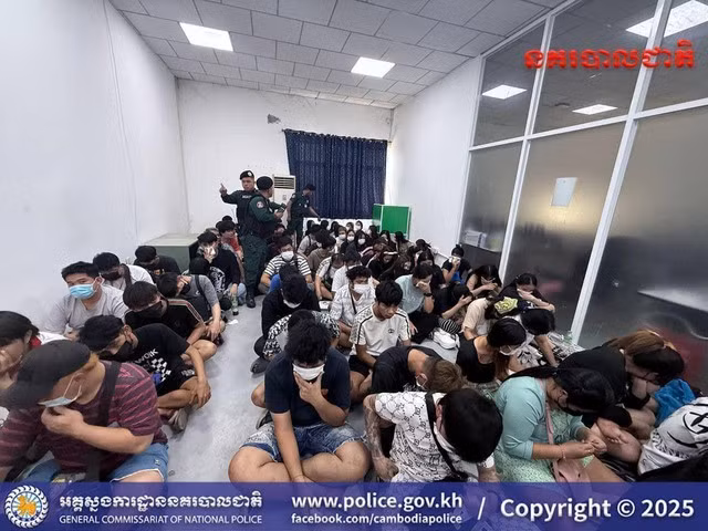 Nhiều người nước ngoài bị cảnh sát Campuchia bắt giữ trong đợt đột kích trung tâm lừa đảo trực tuyến ngày 22 và 23-2.