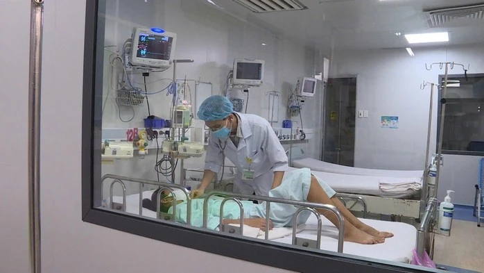 Bệnh nhân điều trị bệnh viêm não mô cầu tại Bệnh viện Bệnh nhiệt đới TP HCM.