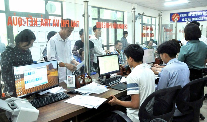 Giải quyết thủ tục hành chính cho người dân tại Trung tâm Phục vụ hành chính công xã Mù Cang Chải. Giải quyết thủ tục hành chính cho người dân tại Trung tâm Phục vụ hành chính công xã Mù Cang Chải.