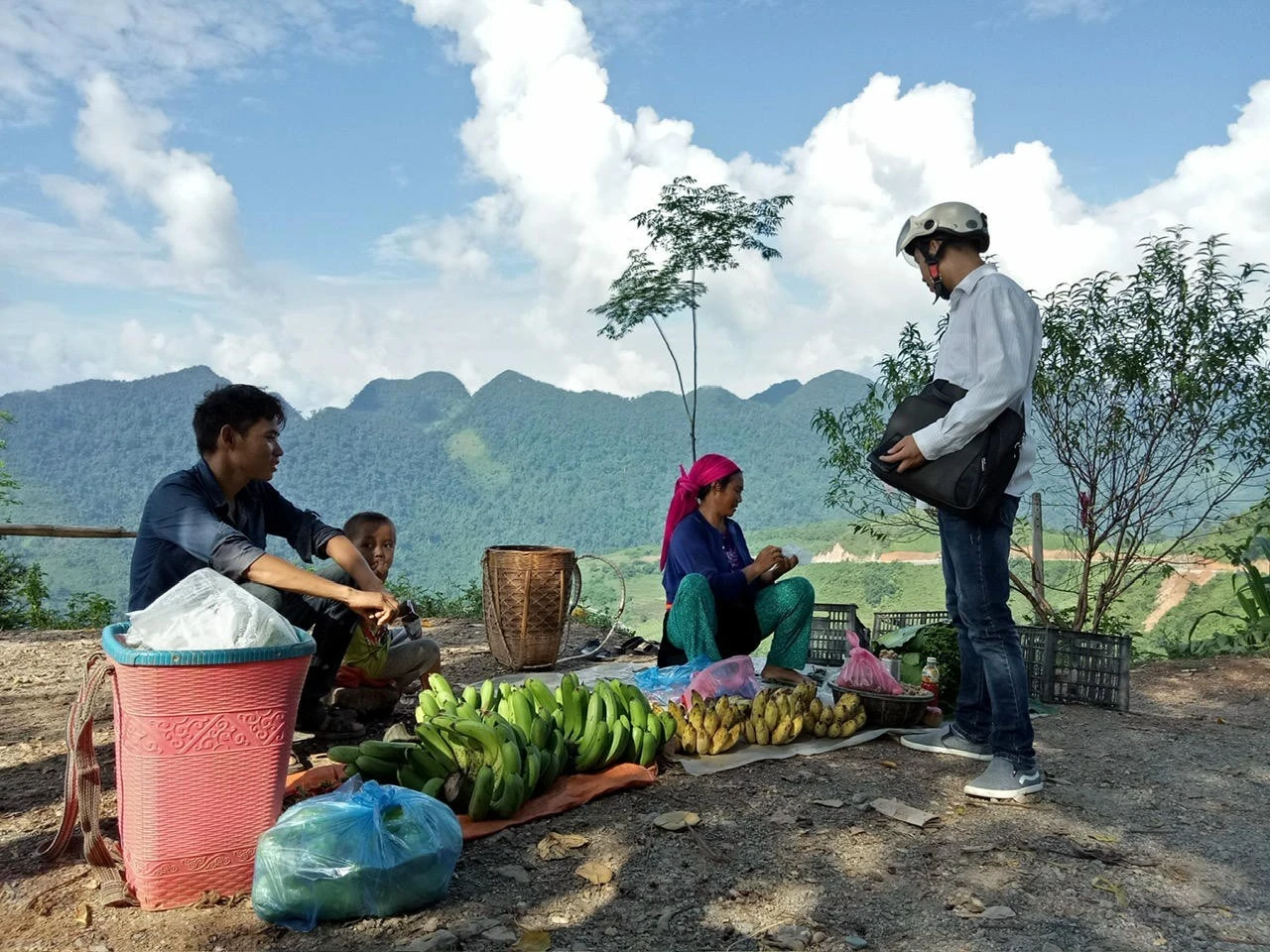 Không chỉ có thiên nhiên hùng vĩ, con người Tây Bắc rất thân thiện và mến khách.